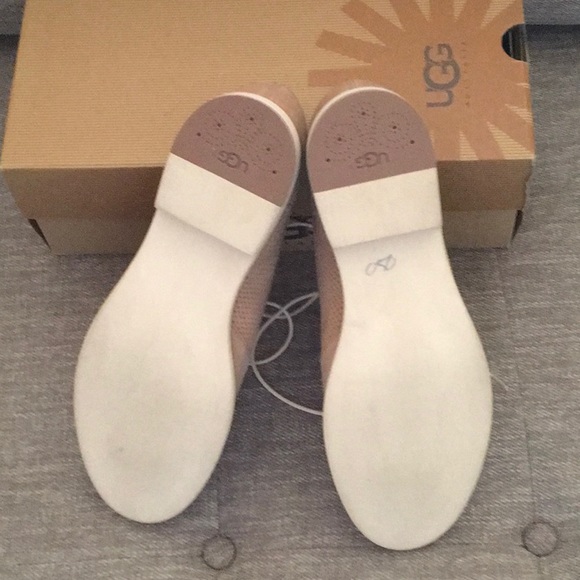 Women’s Suede Oxfords - Picture 3 of 6